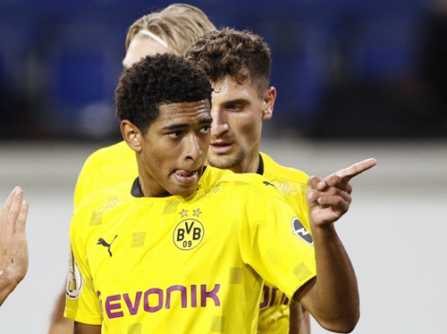 球迷中掀起 球迷中掀起